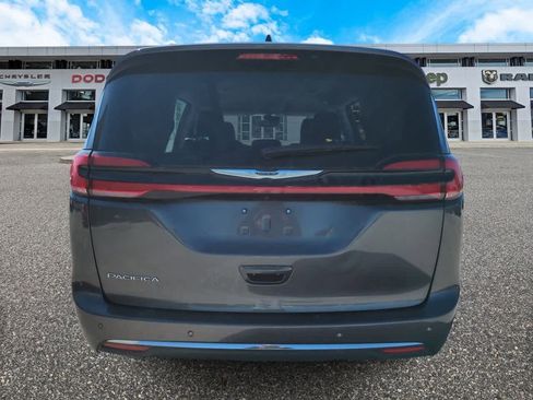 Used 2023 Chrysler Pacifica Touring-L image 7