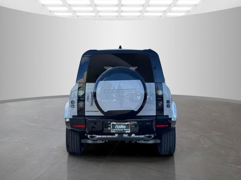 New 2026 Land Rover Defender 110 X-Dynamic SE image 6