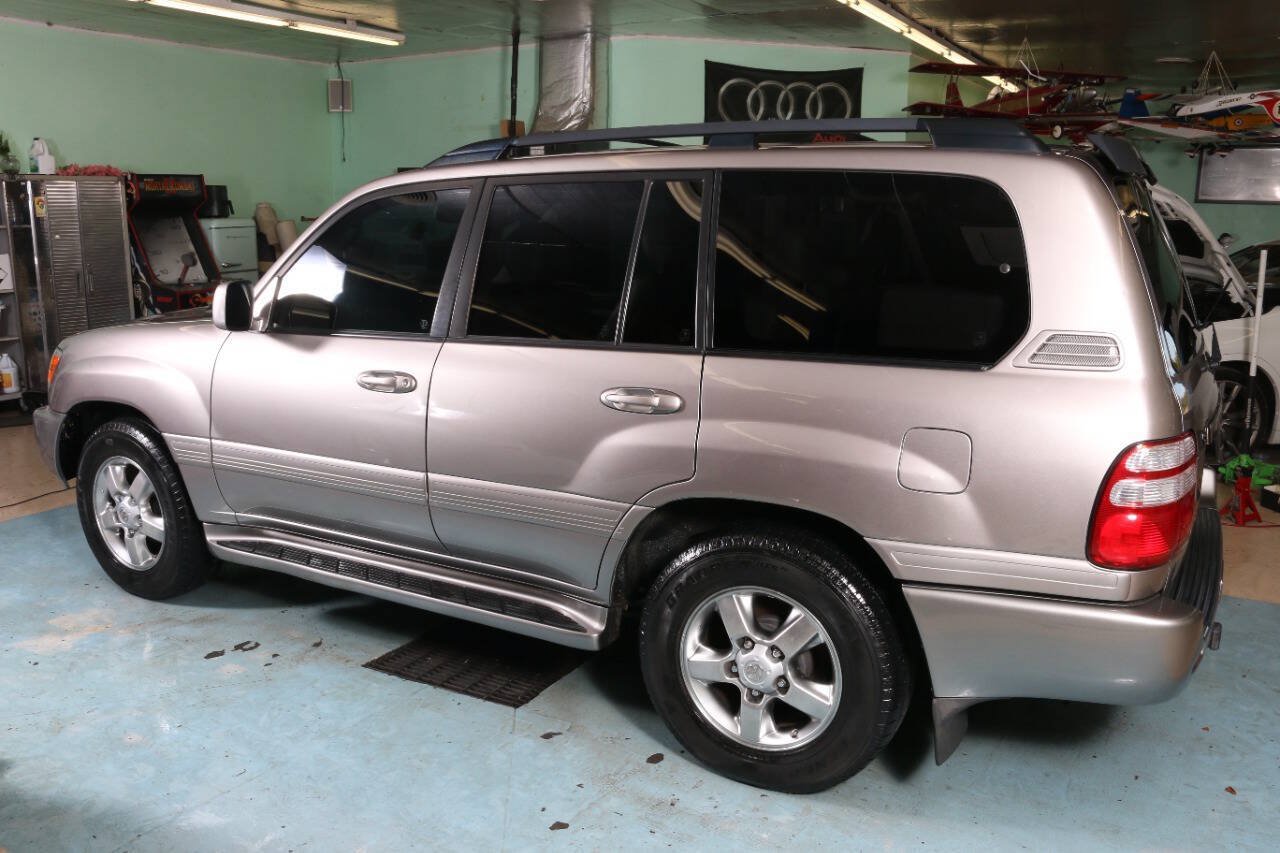 Used 2004 Toyota Land Cruiser AWD/4WD image 30