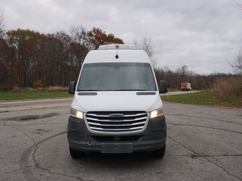 Used 2019 Freightliner Sprinter 170 RWD image 8