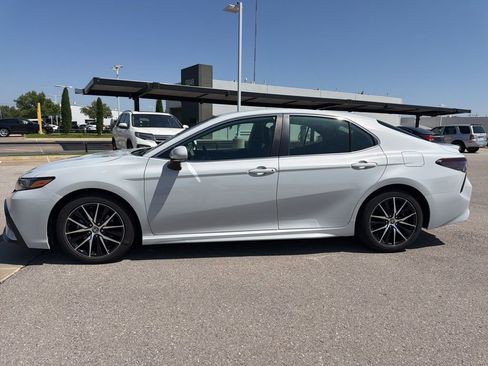 Used 2023 Toyota Camry SE FWD image 2