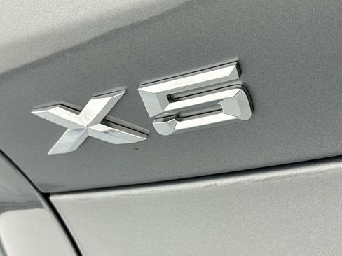 Used 2025 BMW X5 xDrive40i w/ Climate Comfort Package image 8