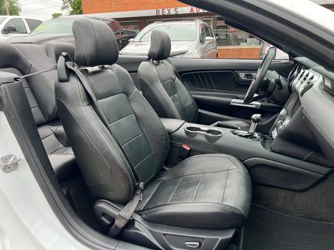 Used 2017 Ford Mustang Premium w/ Equipment Group 201A RWD image 18