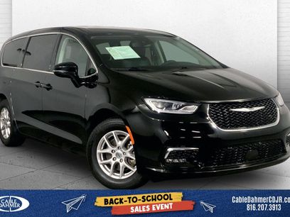 Used 2024 Chrysler Pacifica Touring-L