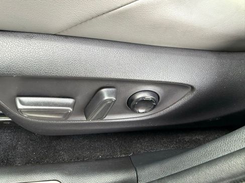 Used 2021 Toyota Venza XLE w/ Softex Package image 11