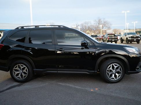 Used 2023 Subaru Forester Premium image 4