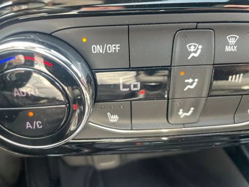 Used 2024 Chevrolet Trax RS w/ Sunroof Package FWD image 15