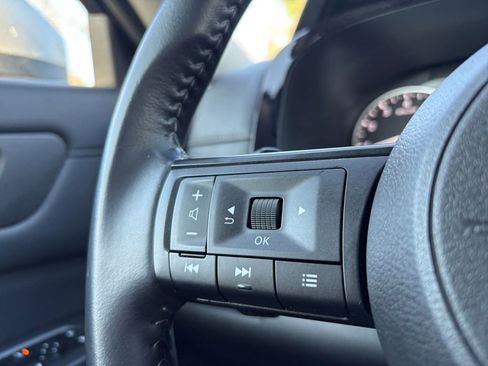 Used 2025 Nissan Pathfinder SV image 16