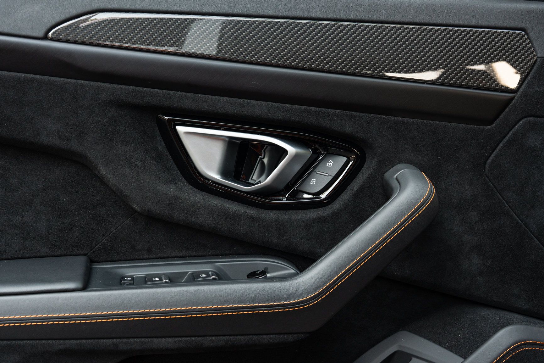 Used 2024 Lamborghini Urus Performante AWD/4WD image 38