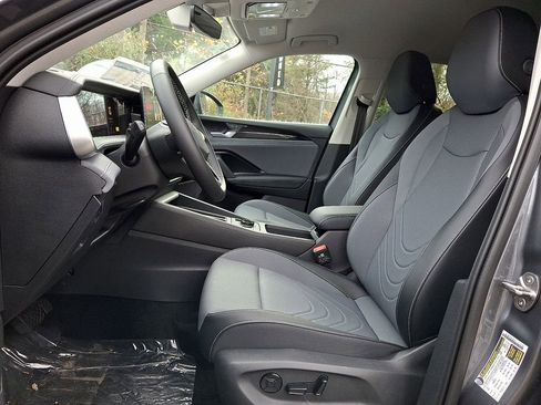 New 2026 Volkswagen Tiguan SE image 9