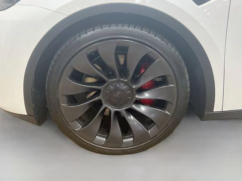 Used 2023 Tesla Model Y Performance AWD/4WD image 32