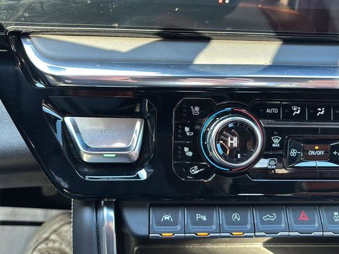 Used 2025 GMC Sierra 1500 Denali Ultimate image 32