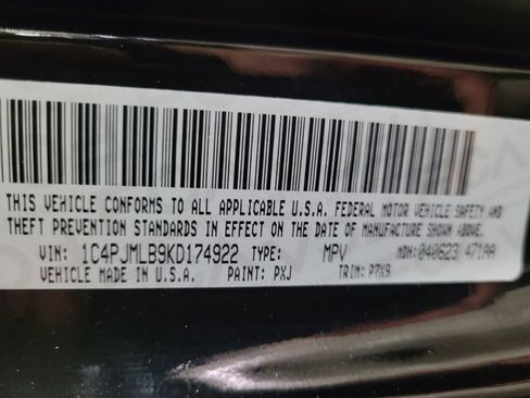 Used 2019 Jeep Cherokee Latitude Plus w/ Comfort/Convenience Group image 33