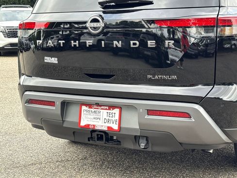 New 2026 Nissan Pathfinder Platinum FWD image 28