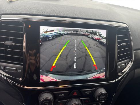 Used 2022 Jeep Grand Cherokee Laredo X image 26