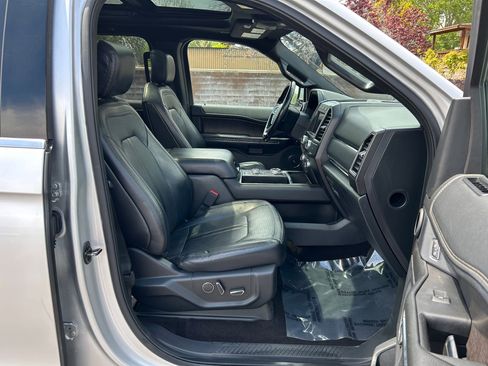 Used 2018 Ford Expedition Limited w/ Equipment Group 301A AWD/4WD image 31