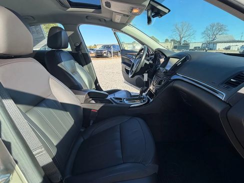 Used 2016 Buick Regal image 10