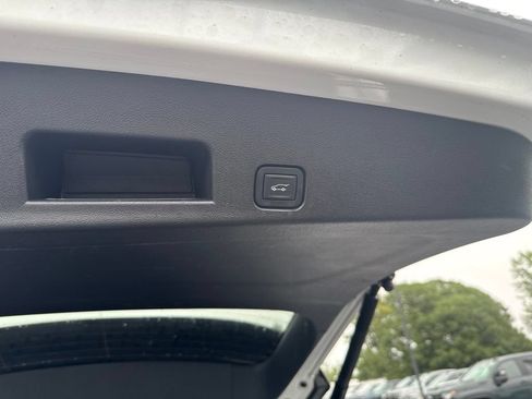 Used 2025 Chevrolet Traverse LT AWD/4WD image 7