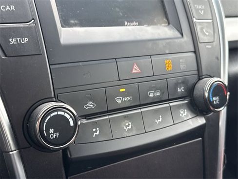 Used 2016 Toyota Camry SE image 18