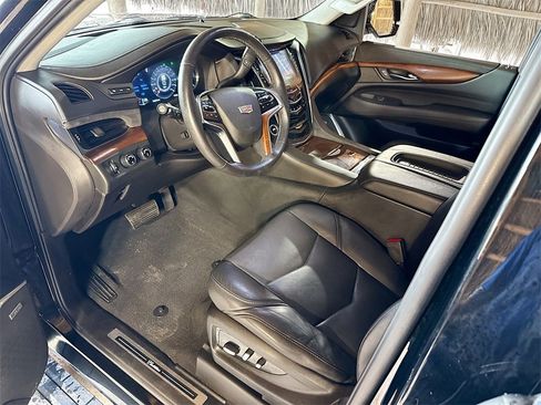 Used 2018 Cadillac Escalade Premium Luxury image 25