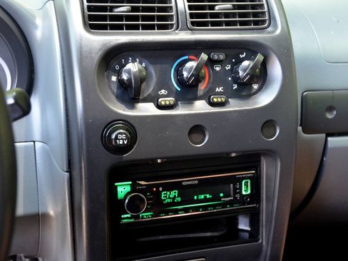 Used 2004 Nissan Xterra XE RWD image 14