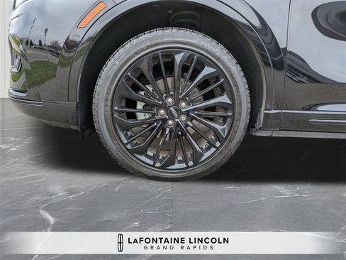 Certified 2025 Lincoln Corsair AWD w/ Equipment Group 101A image 33