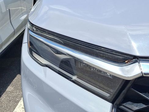 Used 2023 Honda Pilot Touring image 4