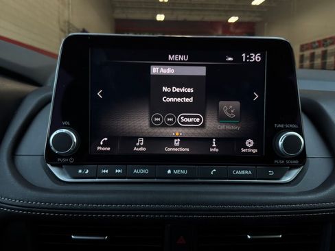 Used 2025 Nissan Rogue SV FWD image 28