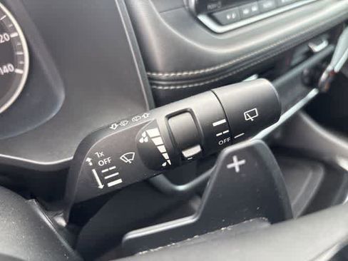 Used 2023 Nissan Rogue SV FWD image 14