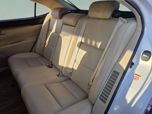 Used 2015 Lexus ES 300h w/ Navigation System Package image 25