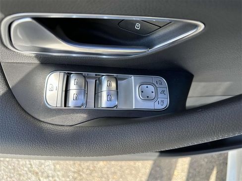 Used 2025 Mercedes-Benz GLS 450 4MATIC image 12