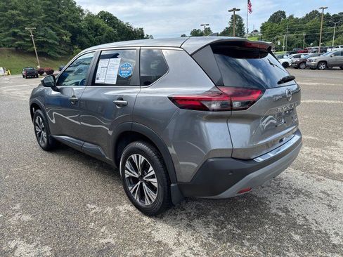 Used 2023 Nissan Rogue SV image 3