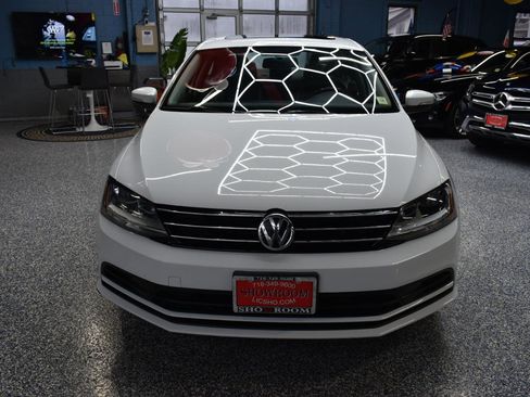 Used 2017 Volkswagen Jetta SE image 9