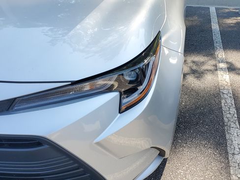 Used 2025 Toyota Corolla LE FWD image 4