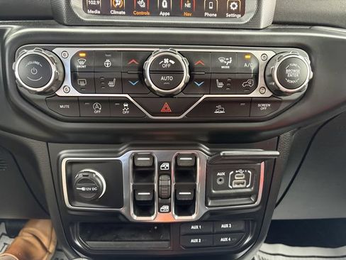 Used 2021 Jeep Gladiator Overland w/ Popular Equipment Package AWD/4WD image 30