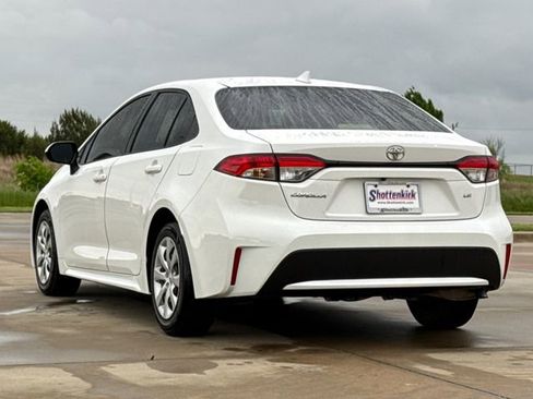 Used 2021 Toyota Corolla LE image 6