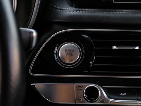 Used 2022 Genesis G70 3.3T image 26