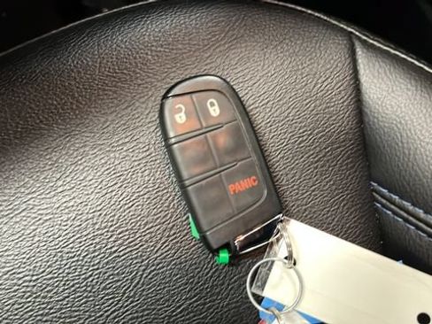 Used 2023 Jeep Compass Latitude AWD/4WD image 37