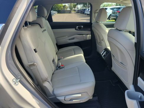 Certified 2025 Kia Sorento S w/ Panoramic Sunroof Package FWD image 10