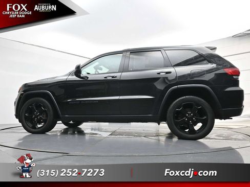 Used 2018 Jeep Grand Cherokee Laredo AWD/4WD image 22