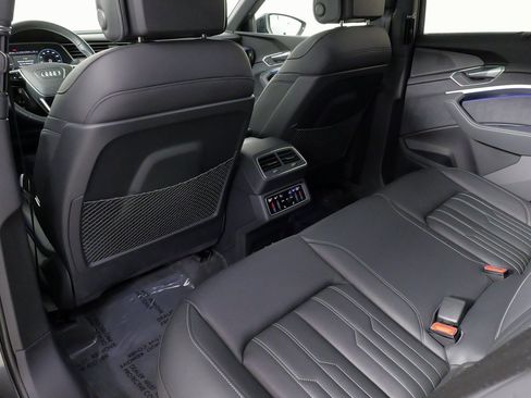 Used 2023 Audi e-tron Prestige w/ Prestige Package image 37