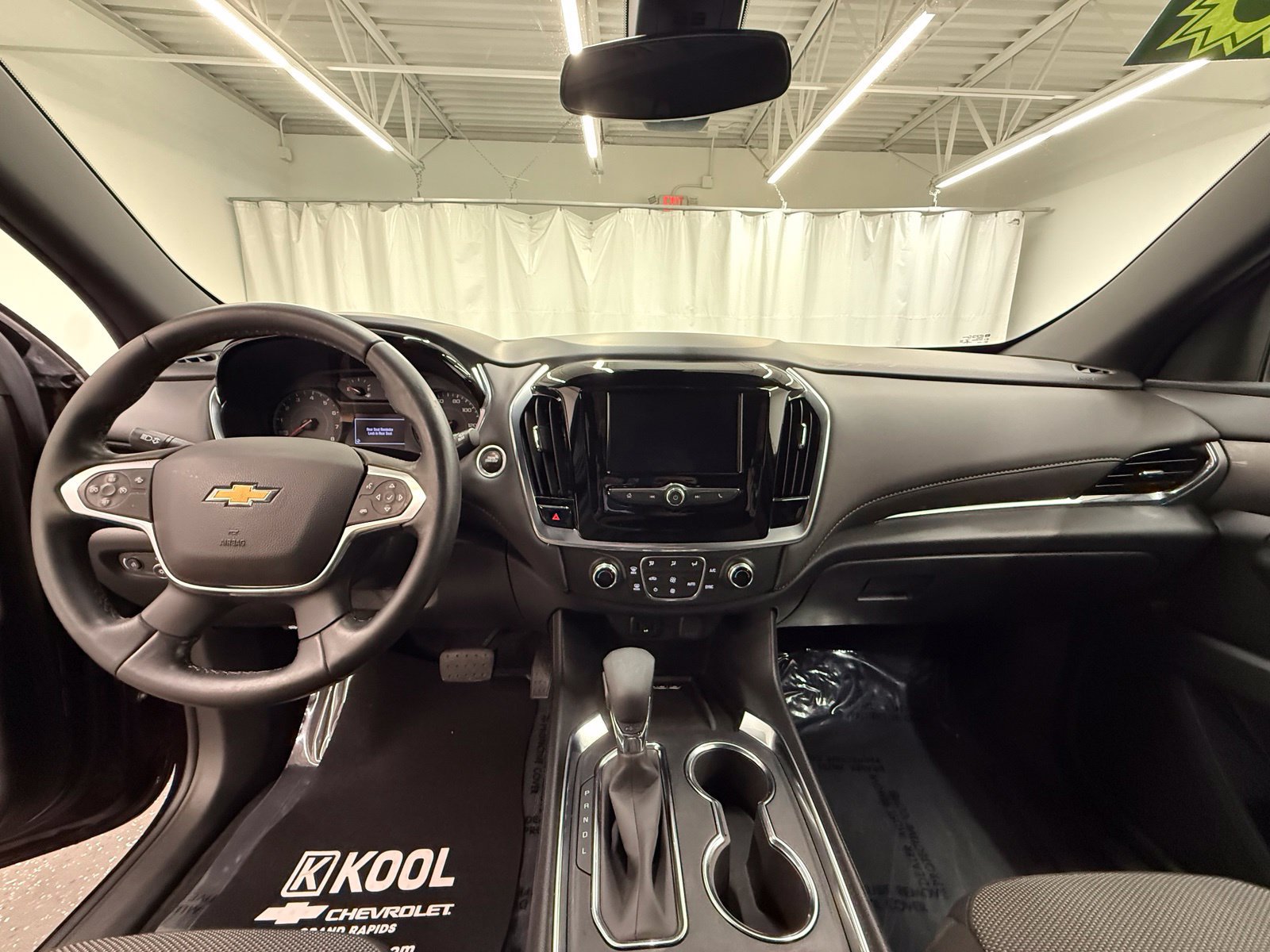 Used 2023 Chevrolet Traverse LT FWD image 17
