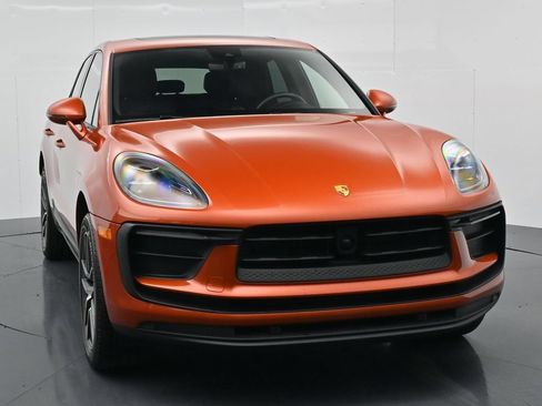Certified 2024 Porsche Macan AWD/4WD image 10