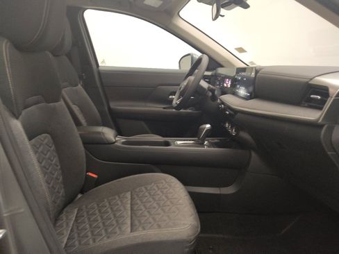 Used 2025 Nissan Kicks SV FWD image 21