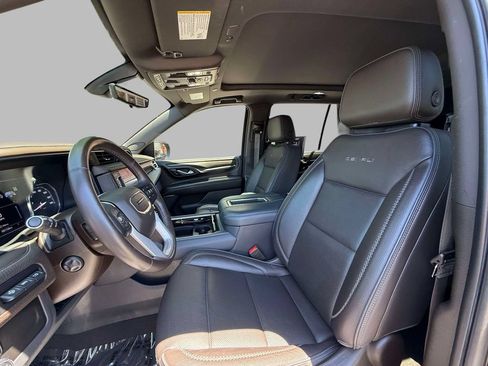 Used 2021 GMC Yukon Denali w/ Denali Premium Package AWD/4WD image 2