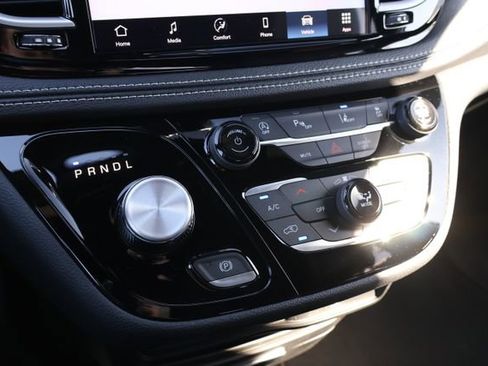New 2026 Chrysler Pacifica Select image 19