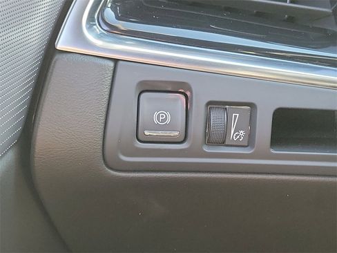 Used 2023 Cadillac XT6 Premium Luxury image 18