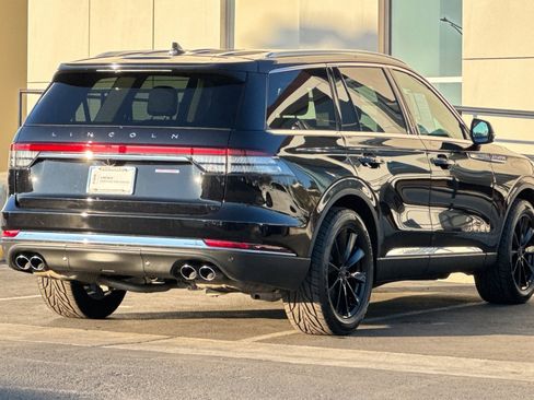 Certified 2022 Lincoln Aviator 2WD w/ Premium Package image 3
