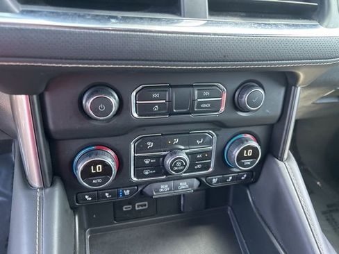 Used 2024 Chevrolet Suburban Premier AWD/4WD image 25