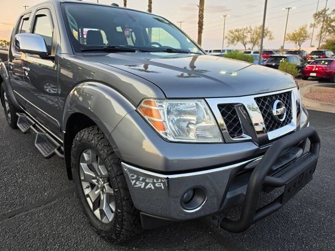 Used 2019 Nissan Frontier SL RWD image 3